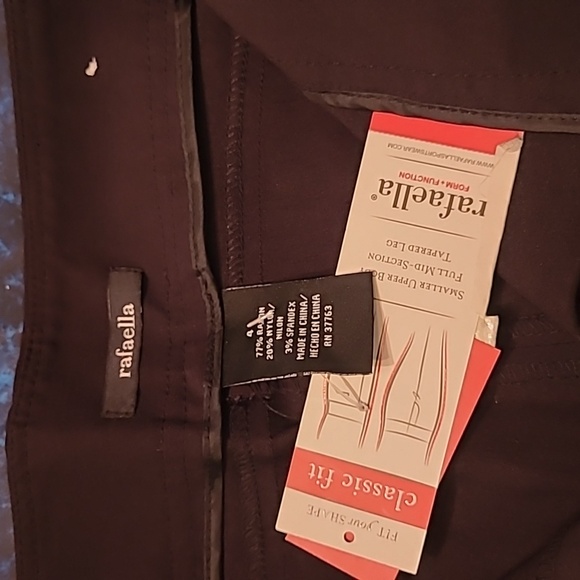 Black Capri Stretch Pants with Zipper Side Leg - Wrinkle Free Easy Care Size 4 - Picture 7 of 10